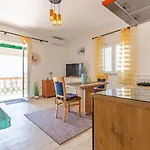 Apartman Mare-more W Balcony And Front And View