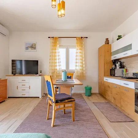 Mare-more W Balcony And Front And View