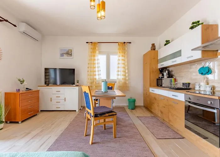 Mare-more W Balcony And Front And View