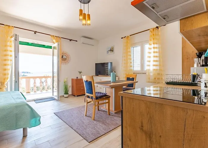 Apartment Mare-more W Balcony And Front And View