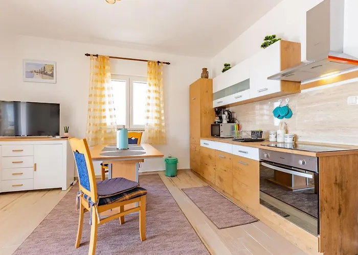 Mare-more W Balcony And Front And View Apartment *