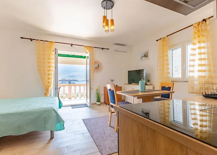 Apartment Mare-more W Balcony And Front And View