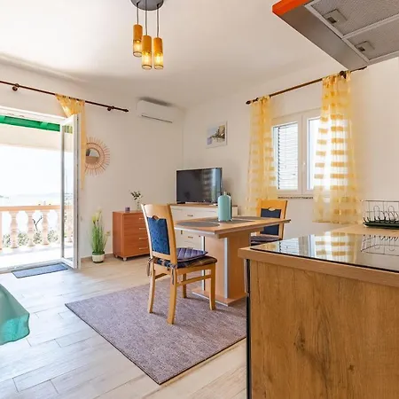 Apartamento Mare-more W Balcony And Front And View