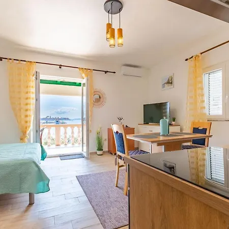 Apartman Mare-more W Balcony And Front And View